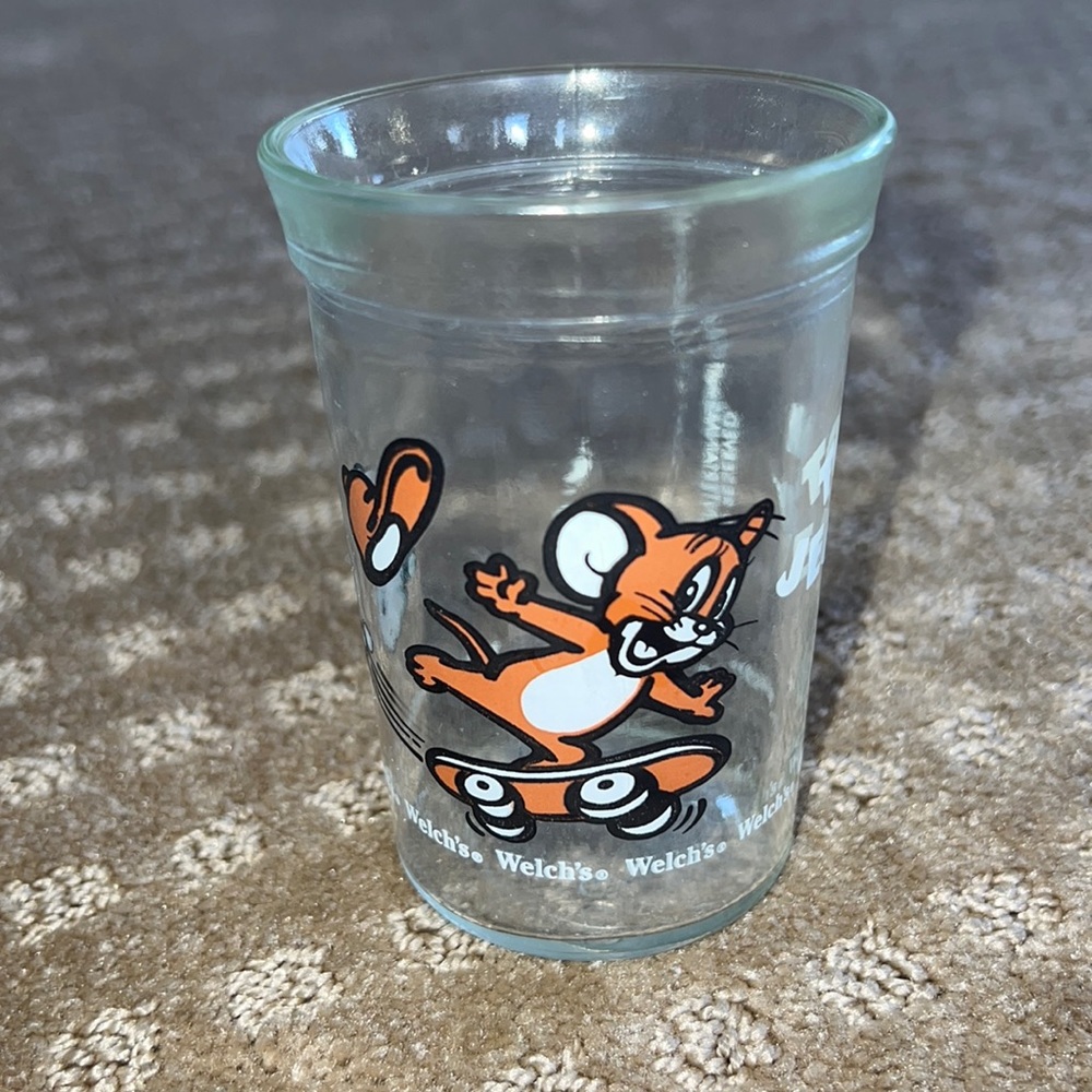Vintage 1990 Tom and Jerry Welches Jar